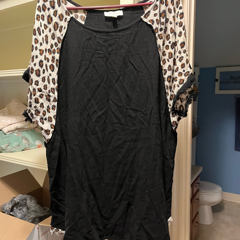 Umgee tunic top size 2x Leopard Print Sleeve Black